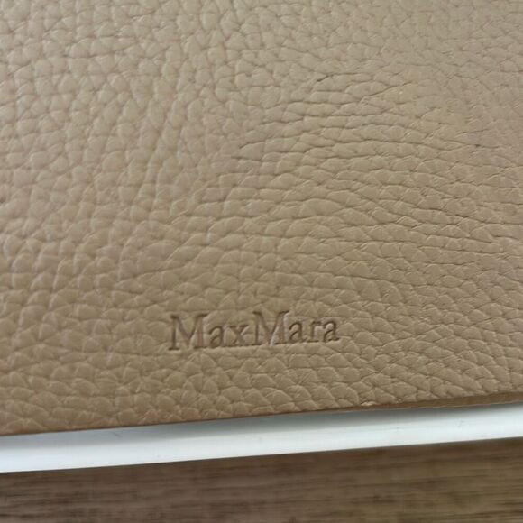 Max Mara beige sunglass eyeglass case - Picture 2 of 6